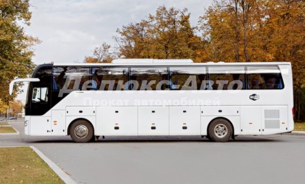 Автобус Yutong 53 места